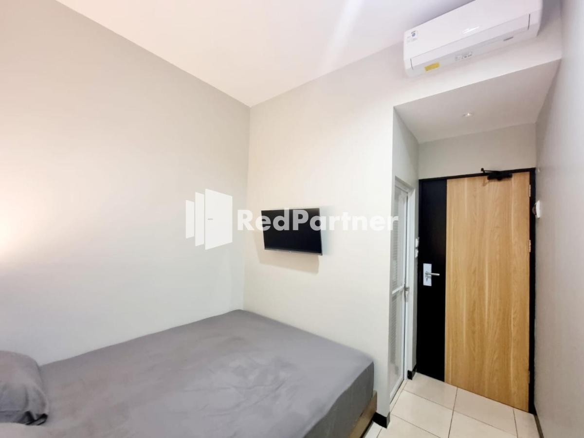 Pandawa Guest House At Ngaliyan Square Mitra Reddoorz Семаранг Экстерьер фото